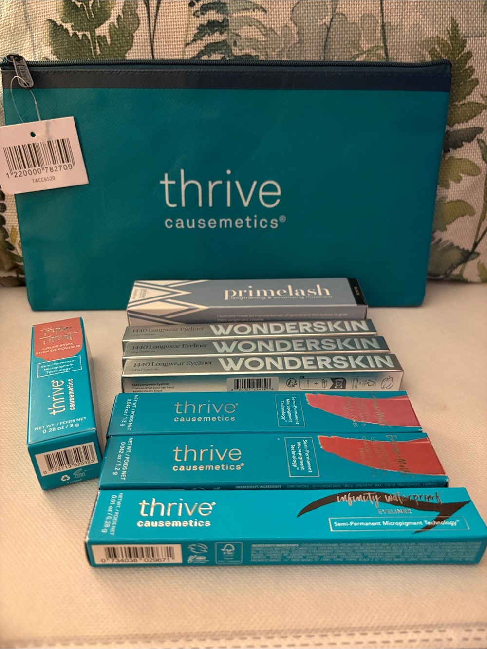 Thrive Causemetics, Wonderskin and Primelash makeup. With bag. 9 brand new items